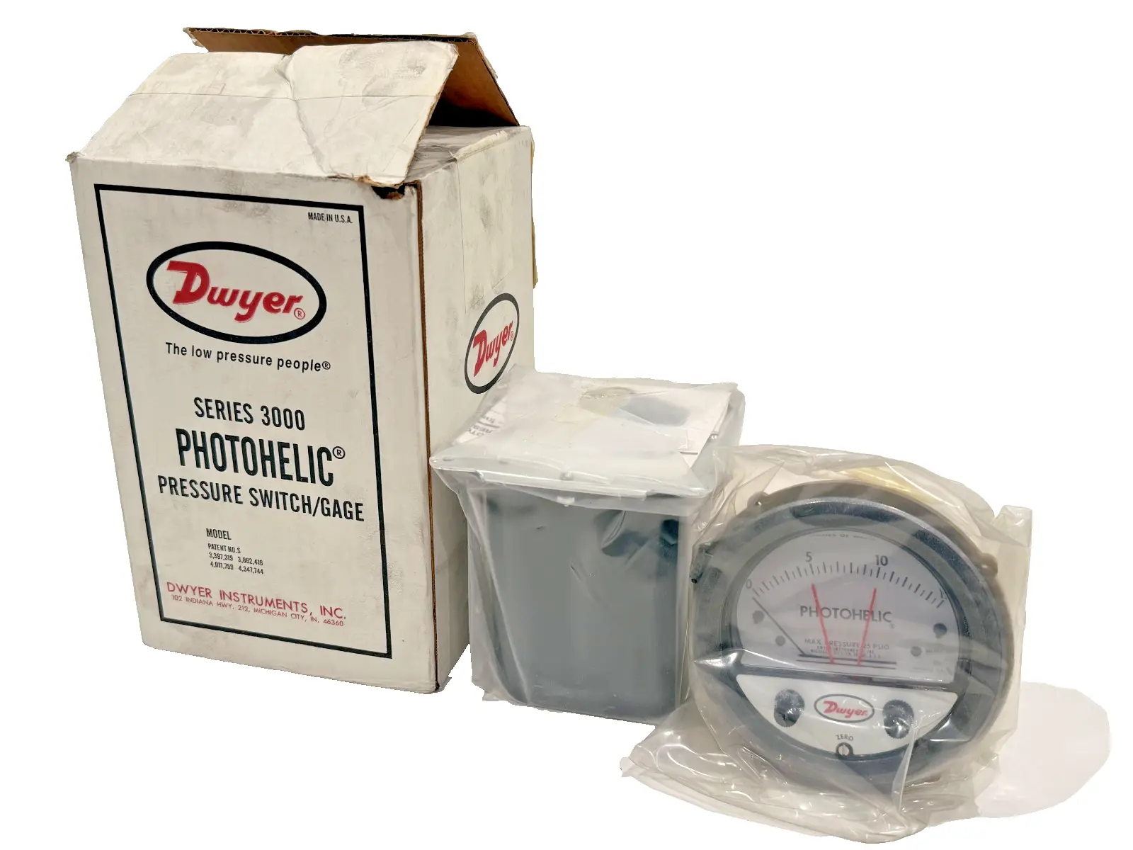 NEW DWYER A3015-RMR PHOTOHELIC PRESSURE GAUGE SWITCH A3015RMR
