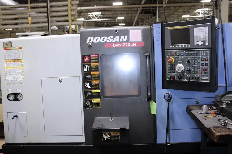 Used 2007 DOOSAN LYNX 220LMA CNC Lathes Illinois US | Machinery Marketing International #378892