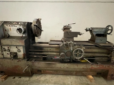 TADU Centre Lathe, good working condition
