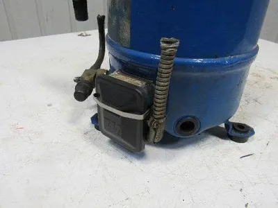 Man
Maneurop MTE36JG4D 460V 50/60Hz Refrigerated Reciprocating Compressor