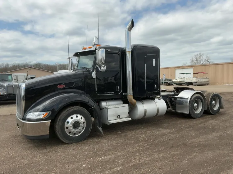Used 2016 PETERBILT 579 GLIDER Conventional trucks Michigan US | Miedema Asset Management Group #1138184