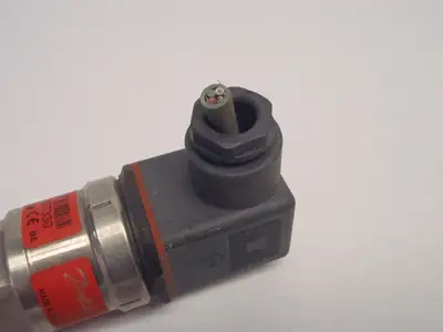 Used DANFOSS DANFOSS PRESSURE TRANSMITTER Pressure Transmitters | Maverick Industrial Sales #1106835