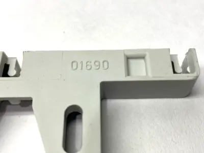 USED LEGRAND DIN RAIL MOUNT INSULATED SUPPORT LOT OF 4