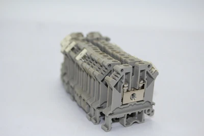 Used Phoenix Contact VDE-0611 Misc Industrial Equipment California US | Davliegogo LLC #1718544