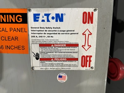 EATON 200AMP FUSIBLE DISCONNECT W/ FUSES