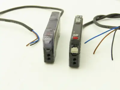 Keyence FS-V31 Fiber Optic Sensor Amplifier NPN 12-24vDC Lot of 11