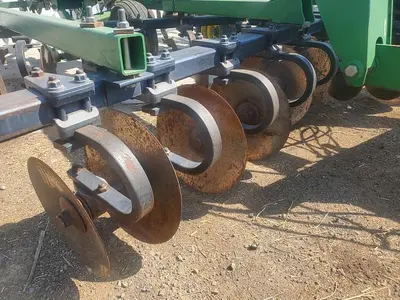 USED JOHN DEERE 2700