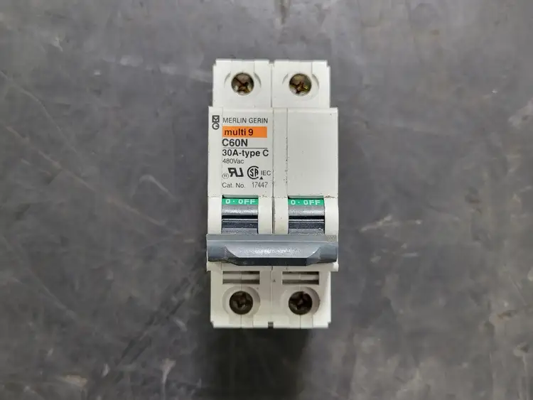 Used MERLIN GERIN 17447 Switchgears British Columbia CA | Lenmark #242116