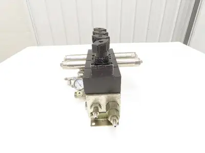 Vektek 0914 3x4 Manual Hydraulic 4-Valve Manifold Assembly Lever/Handle