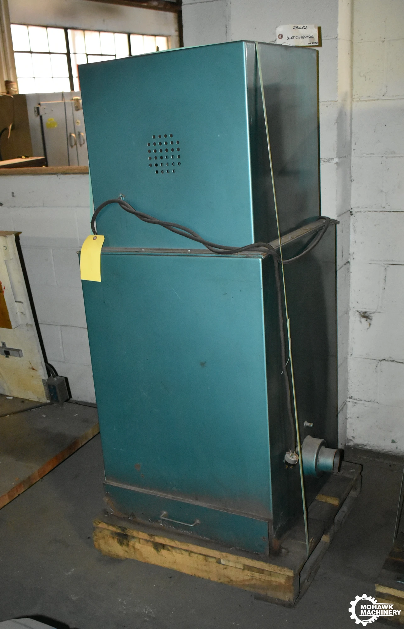 INDUSTRIAL FLOOR STANDING DUST COLLECTOR w/SINGLE PHASE ELECTRICS