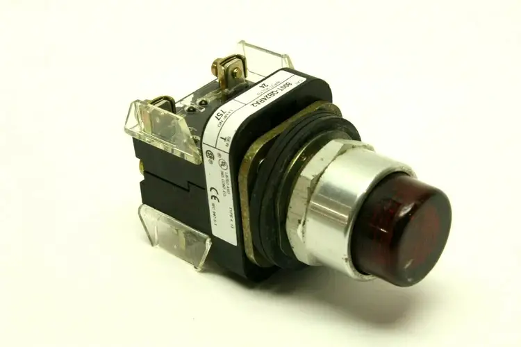 Used ALLEN-BRADLEY PUSHBUTTON MOMENTARY RED ILLUMINATED Relays & Switches | Maverick Industrial Sales #1110435
