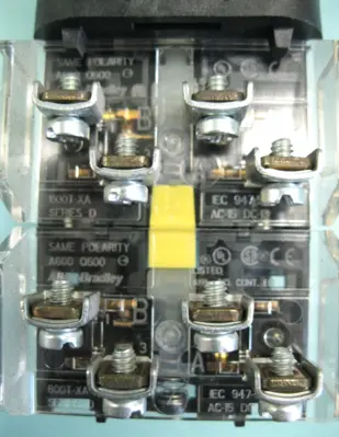 Allen-Bradley 800H-16JRG2KB7AX Green Illuminated Selector Switch 2 Contacts H4