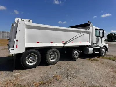 Used 2014 VOLVO VNL42300 Dump trucks California US | Ben Kaplan Equipment #1279509