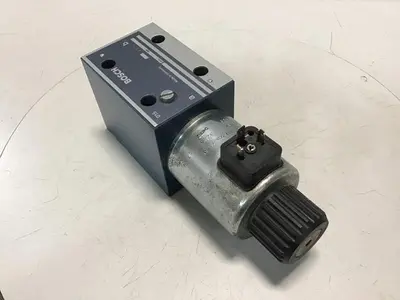 USED BOSCH 0 810 001 825