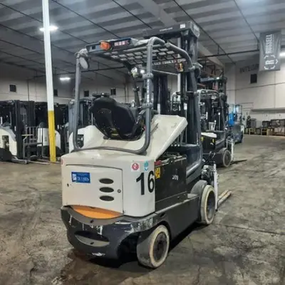 USED 2019 CROWN FC5225-60