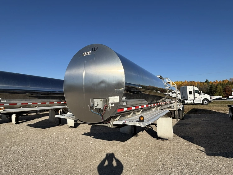 Used 2017 WALKER MILK TANKER TRAILER Liquid Supply Trailers Michigan US | Miedema Asset Management Group #1709464