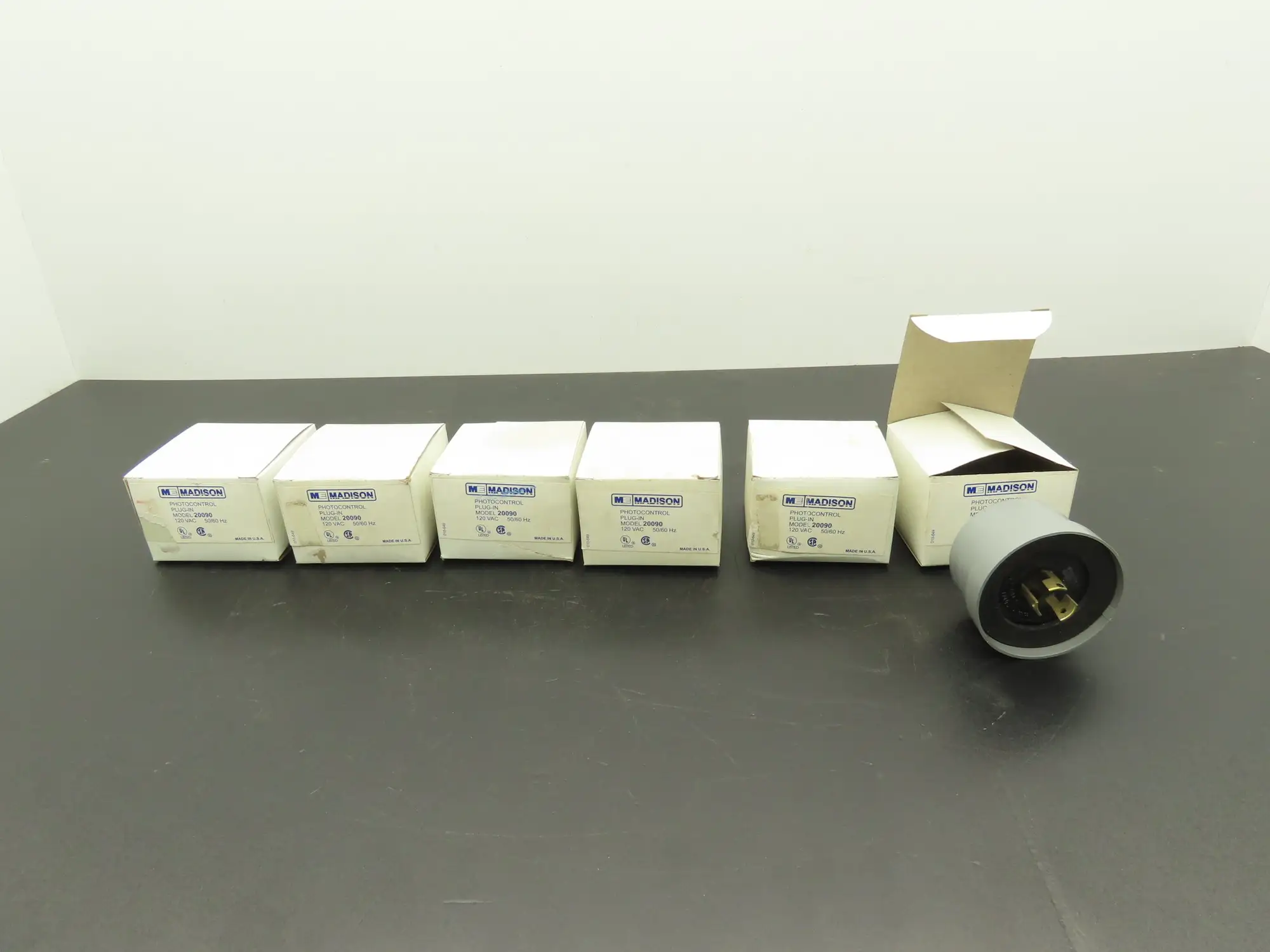 Area Lighting Research BF-120 Plug-in Photoelectric Switch 120VAC 1000W Lot of 6
