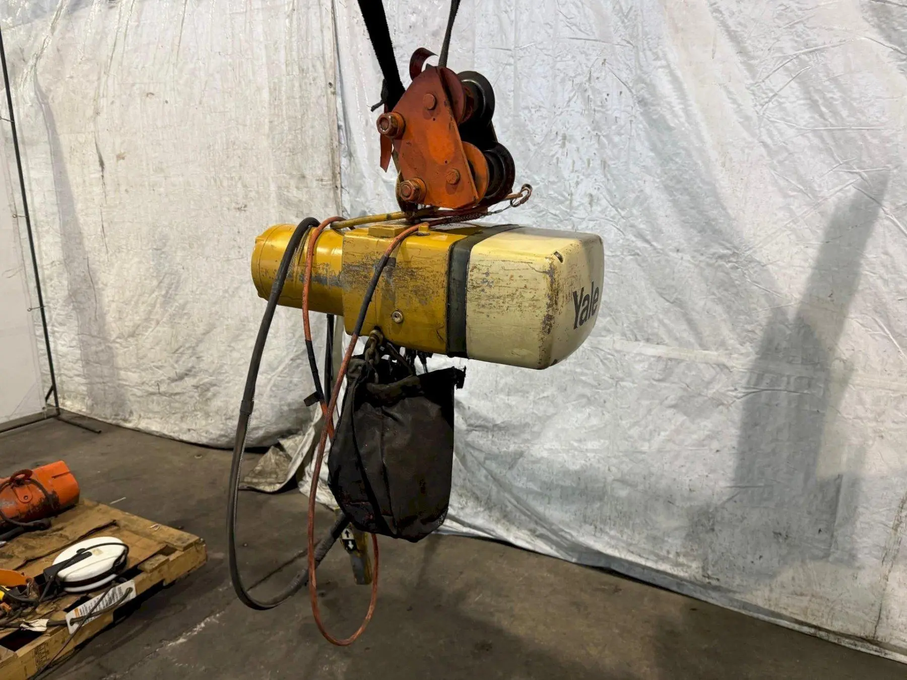 YALE 1000 LB. HOIST. STOCK # 1010724