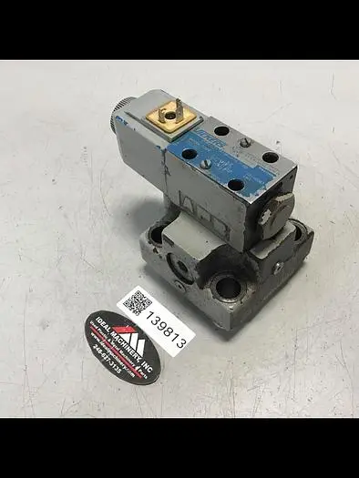 VICKERS Valve DG4V-3-2A-M-U-HL7-60 Used
