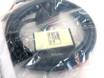 NEW OMRON E3Z-R61-C PHOTO SENSOR 12-24V DC E3ZR61C