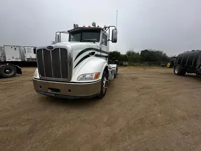 USED 2011 PETERBILT 384
