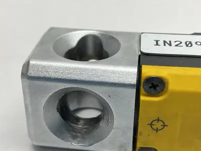 GS-71P5 | Keyence  Safety Interlock Switch Power-To-Lock Standard Type - For parts or not working