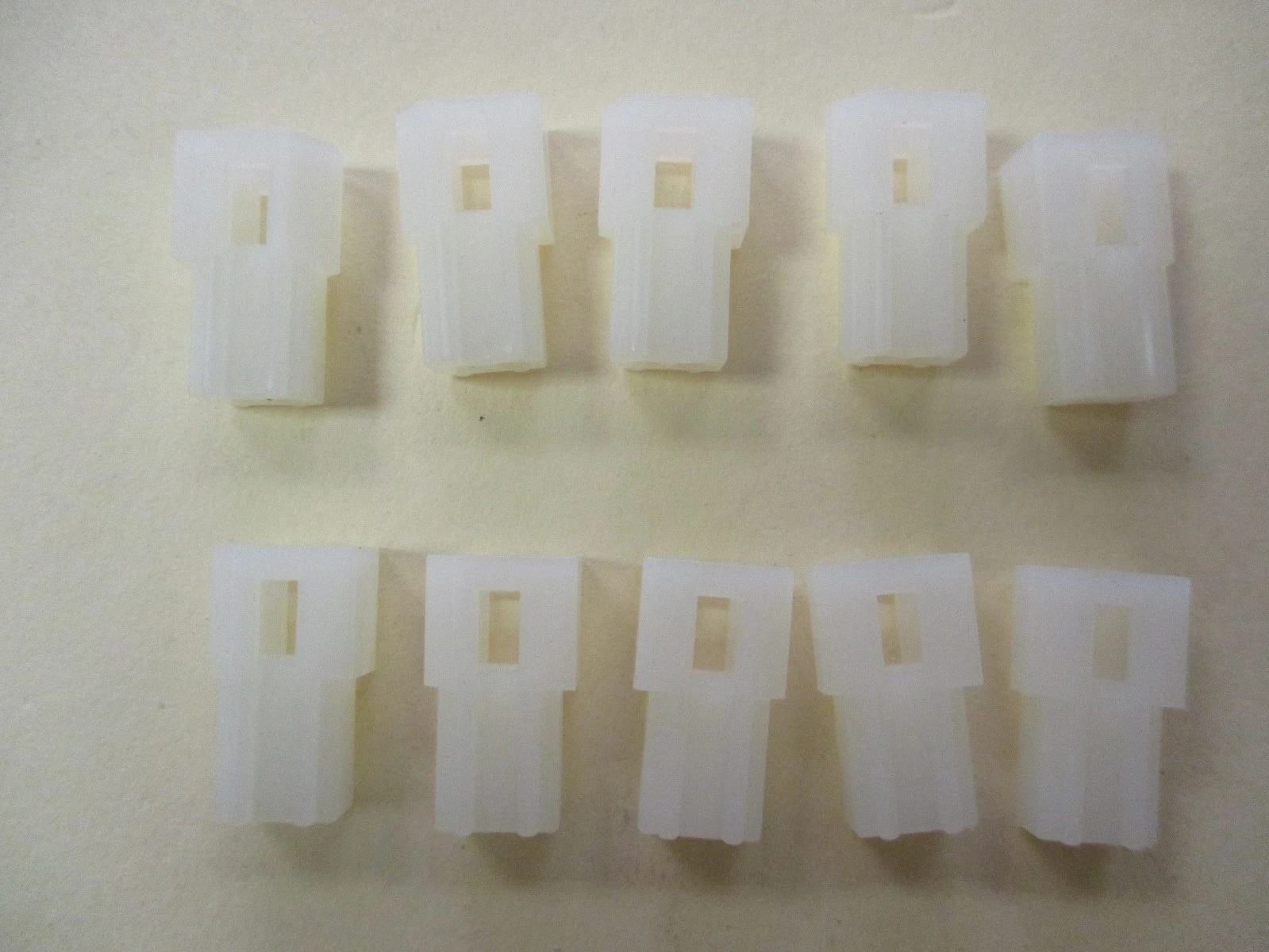 New 2-Pole Plastic Connector's (QTY 10)