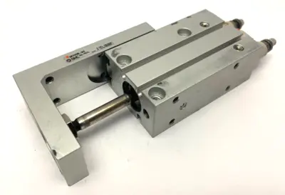 MXH16-30 | SMC  Pneumatic Compact Slide Cylinder Table 0.7MPa Max - Used