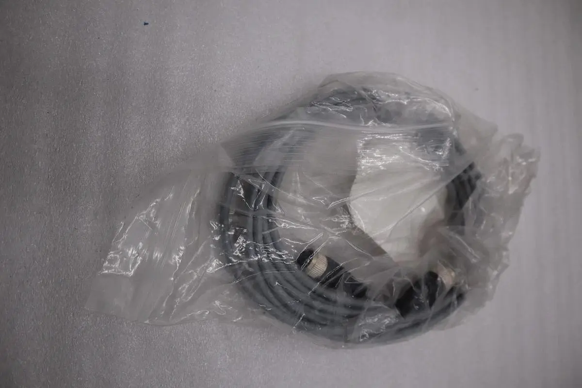 LOT OF 2 - PEPPERL & FUCHS V1-G-2M-PVC CABLE - STOCK H1399