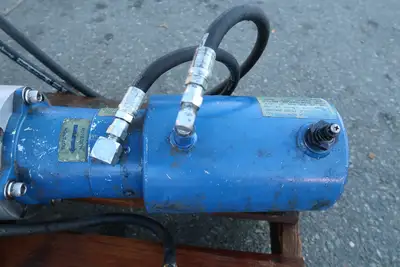 Hydro Pack w/ 2-position Electric DCV and Hydraulic Cylinder