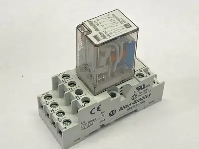 USED ALLEN-BRADLEY SER D ICE CUBE RELAY 24VDC W/ 700-HN103 SER C BASE