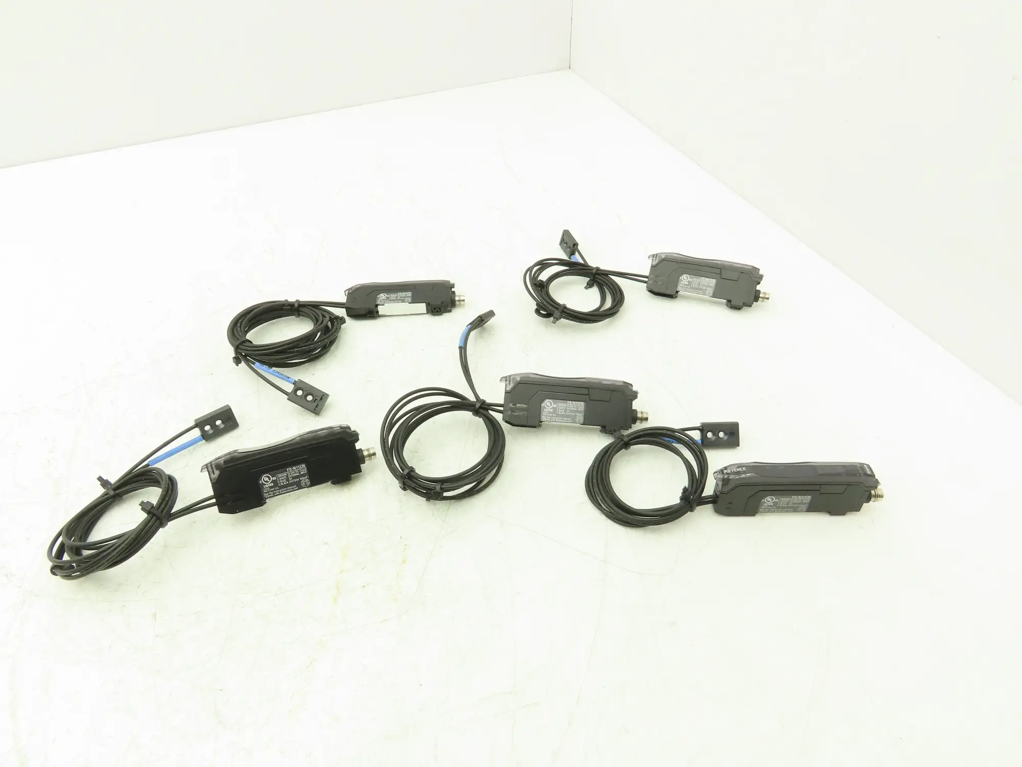 Keyence FS-N11CN Fiber Optic Sensor 24V Various Cable Lengths Included Lot of 5