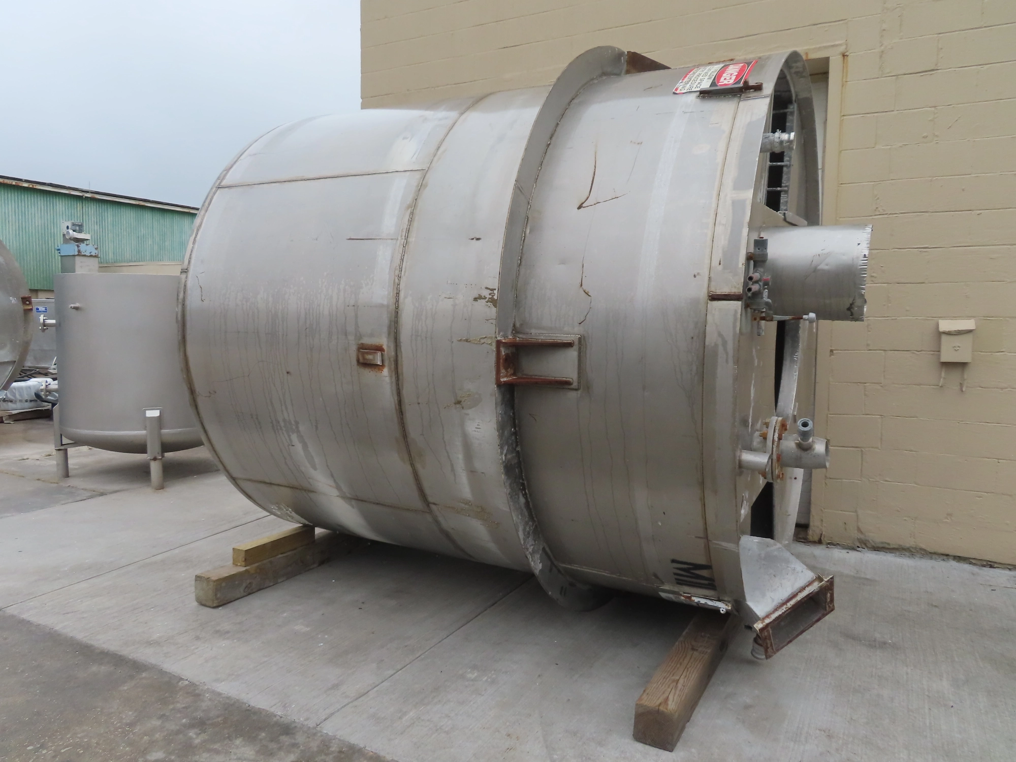 3,000 gallon Stainless Steel Mix Tank with Dish Bottom