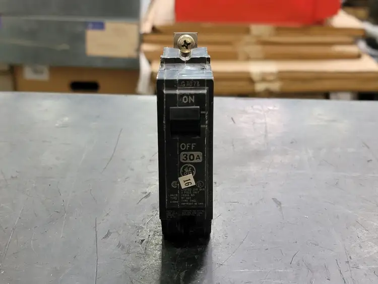 Used GENERAL ELECTRIC THQL130 Switchgears British Columbia CA | Lenmark #241660