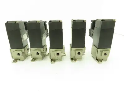 SMC VS3115-015DBL LOT OF 5 SMC VS3115-015DBL 3-Port Solenoid Valves 24 VDC Coil