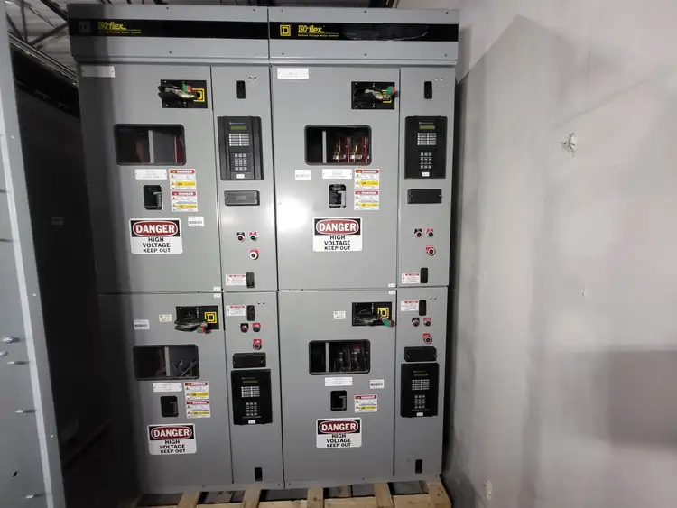 Used 2002 SQUARE D EG44D Switchgears British Columbia CA | Lenmark #835278