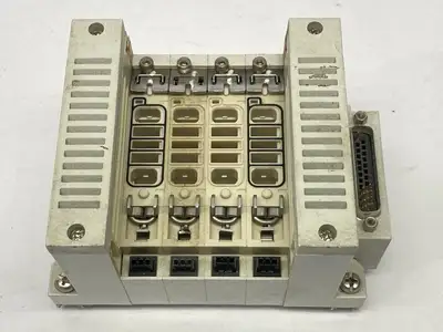 VV5Q21-04N7FU0-D05 | SMC  Pneumatic Plug-In Manifold 4-Port - Used