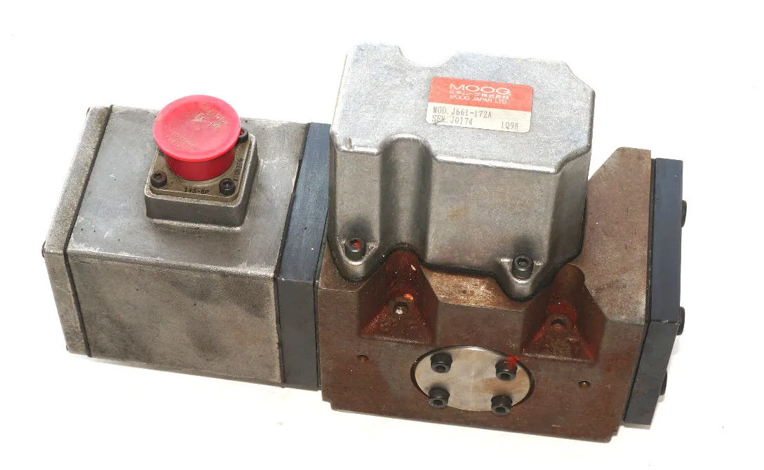 MOOG MODEL: J661-172A SERVO VALVE J661172A