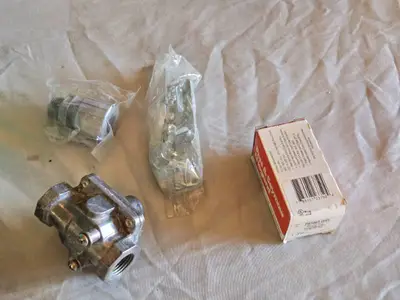 General Electric Circuit Breakers, Electrical Parts and Accessories - Unkown Condition