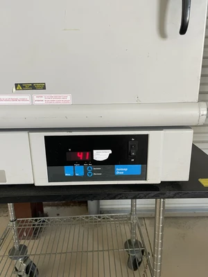 USED FISHER SCIENTIFIC ISOTEMP 725G LABORATORY OVEN