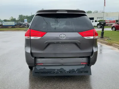 USED 2011 TOYOTA SIENNA