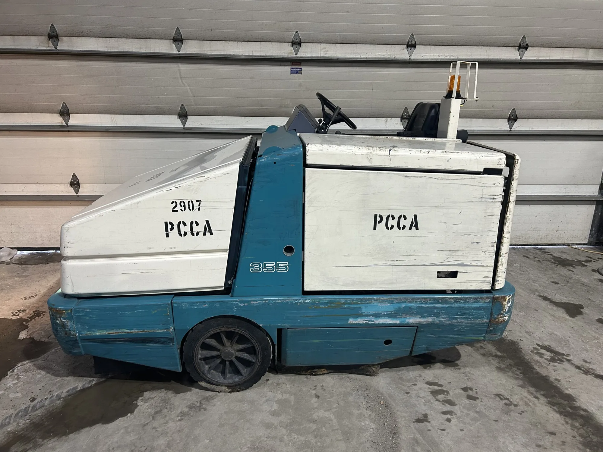 Tennant 355 LP / Propane Ride-On Floor Sweeper 2810 Hrs.