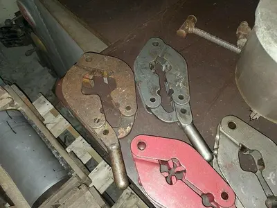 Lot of 5 Unknown Brand Bolt & Pipe Dies
