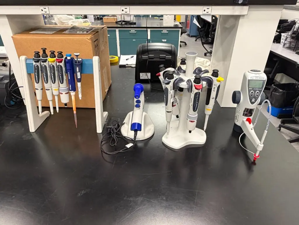 Used _UNKNOWN_ _UNKNOWN_ Pipettes Rhode Island US | Federal Equipment Company #1347600