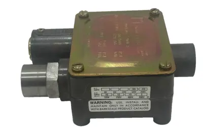 NEW BARKSDALE 9048-3 PRESSURE SWITCH 100-1500 PSI 90483