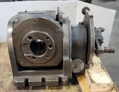 USED KEARNEY & TRECKER DIVIDING HEAD