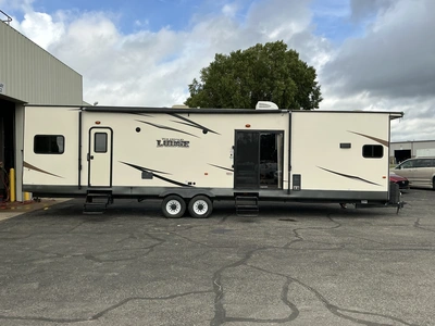 Used 2017 WILDWOOD LODGE 394FKDS Campers, Caravans, Motorhomes Michigan US | Miedema Asset Management Group #1402838