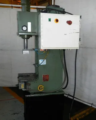 1986 MULTIPRESS WR8 C Frame and Gap Frame Press | Kempler Machinery (9)