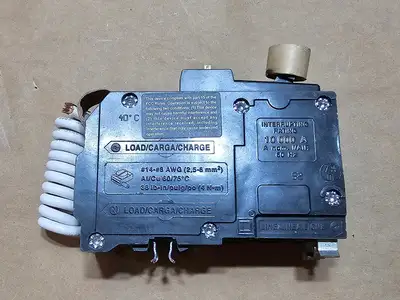 NEW SQUARE D QOB220GFI