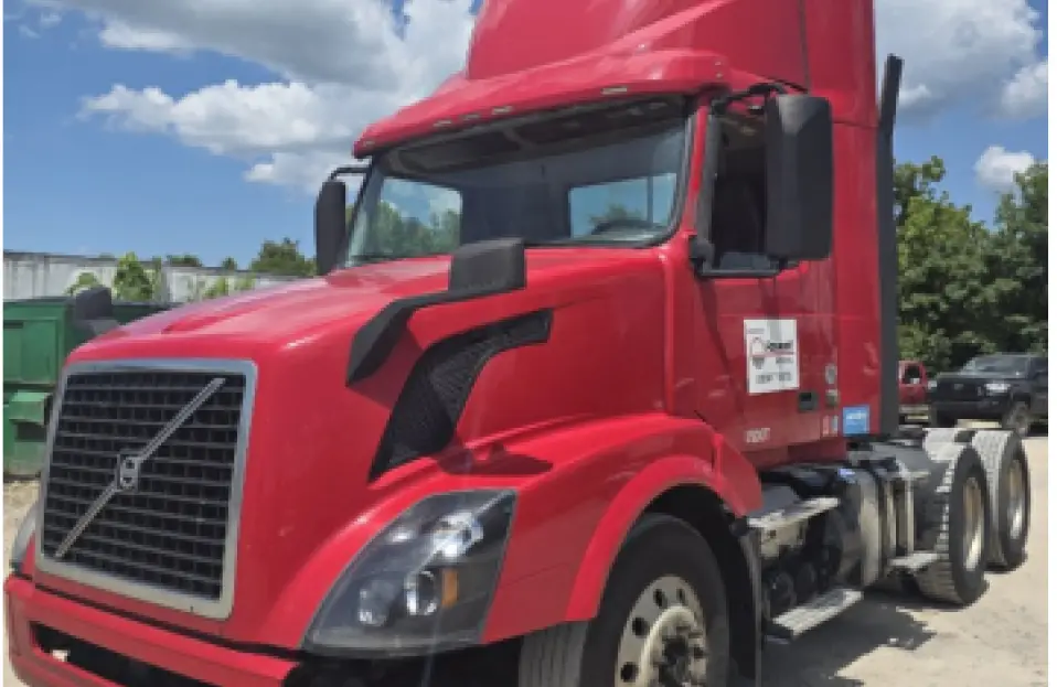 USED 2017 VOLVO VNL64T300